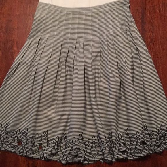 Bandolino Skirts Bandolino Black And White Pleated Striped Skirt